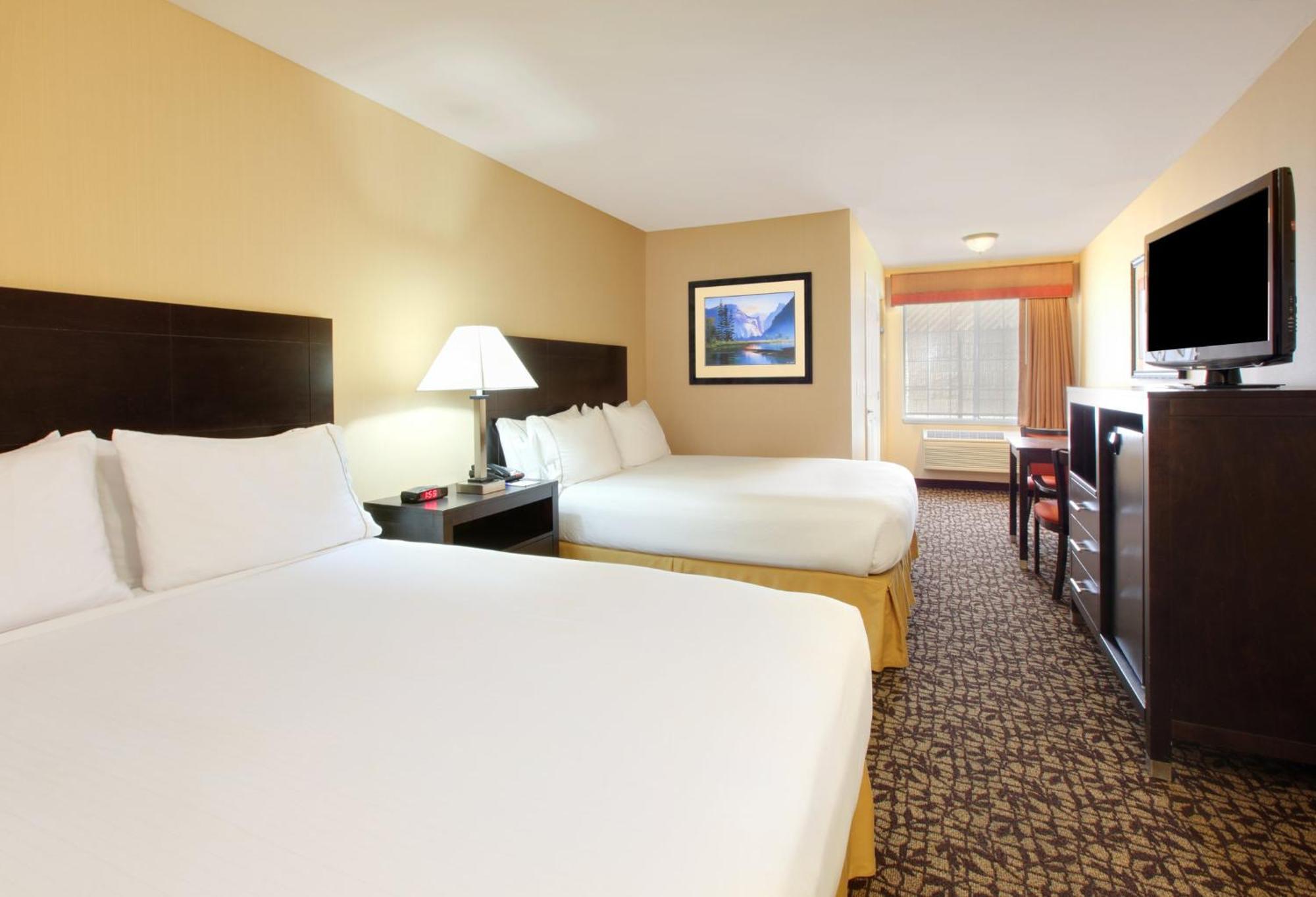 Holiday Inn Express Oakdale Bagian luar foto